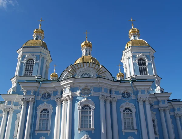 San Petersburgo. Nikolsky una catedral de mar contra el cielo —  Fotos de Stock