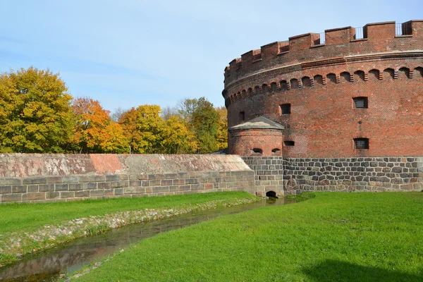 Kaliningrado. Torre "Der Don" en el otoño — Foto de Stock