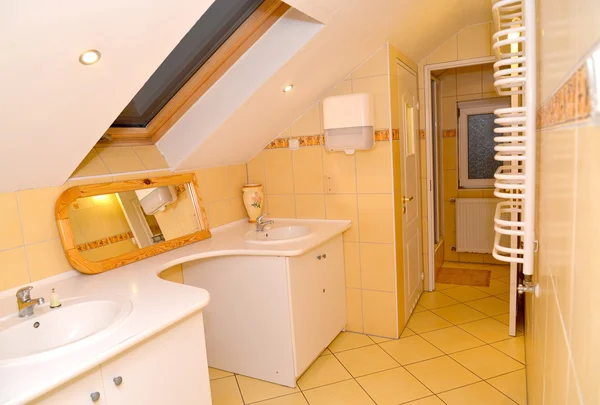 Bathroom in cheap hotel — Stock Image Bathroom in cheap hotel Stock Photo