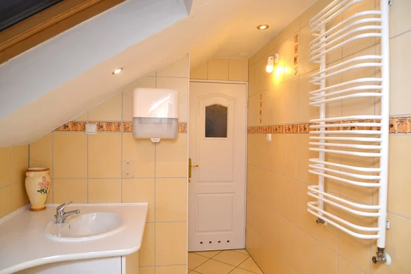 Bathroom in cheap hotel — Stock Image Bathroom in cheap hotel Stock Photo