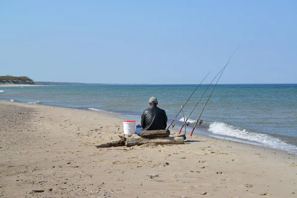 The man catches fish in the Baltic Sea — Stock Photo, Image