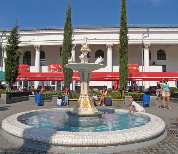 The fountain at the railway station in Simferopol — Zdjęcie stockowe