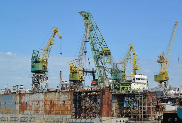 Dock da fábrica de reparação naval — Fotografia de Stock