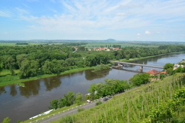 Çek Cumhuriyeti'nde Elba Nehri'nin görünümü