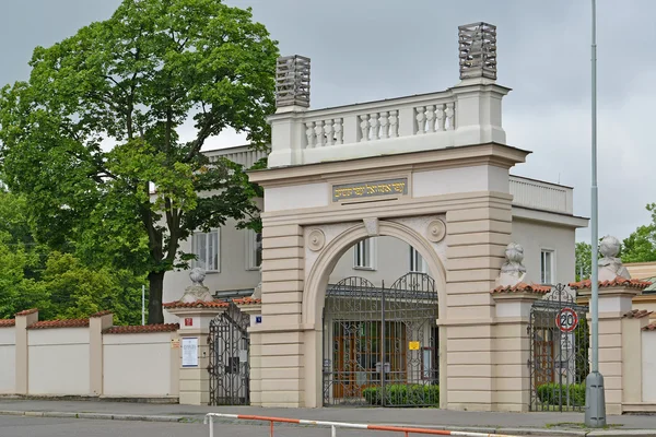 Gate of the Jewish part of the Olshansky cemetery in Prague — Stock Photo, Image