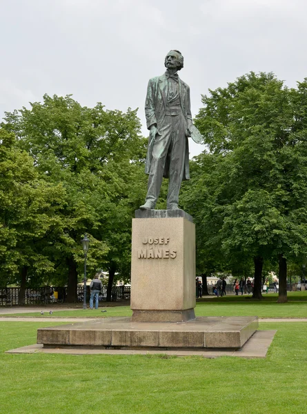 Prag. Denkmal für den tschechischen Künstler Josef Mähnen — Stockfoto