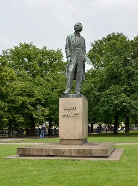 Prag. monument till den tjeckiske konstnären josef manes — Stockfoto