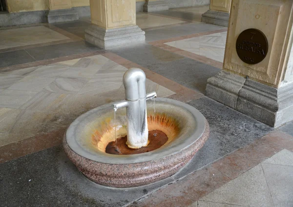 Fonte de mineral termal Água da sereia Não. 7 em Karlovy Vary, C — Fotografia de Stock