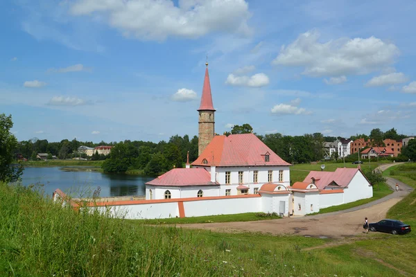 Vista do Palácio Prioratsky e do Lago Negro em Gatchina — Fotografia de Stock