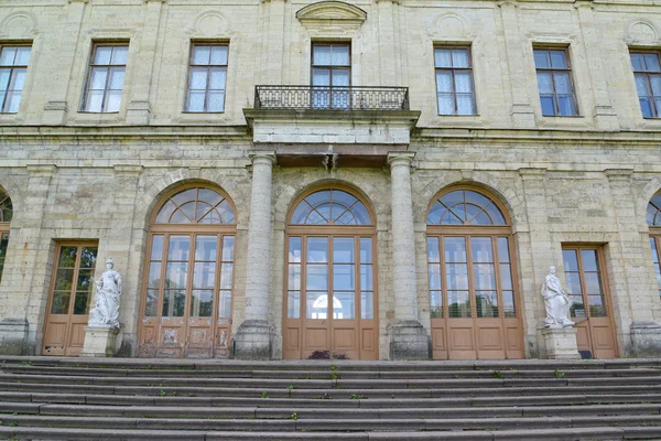 Фрагмент фасада Большого Гатчинского дворца — стоковое фото