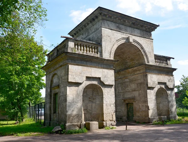 Birch gate in Palace park of Gatchina — Stock Photo, Image