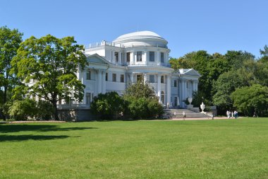güneşli bir yaz sarayda yelagin. St. petersburg