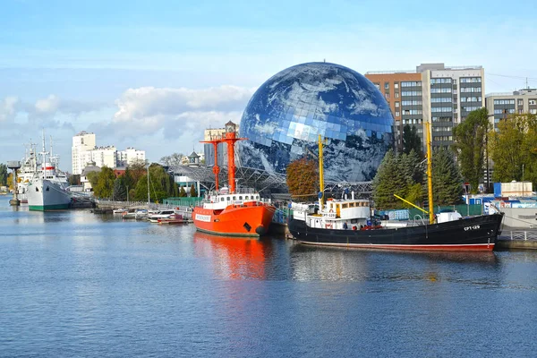 Kaliningrad ロシア 2021年10月14日 世界海洋博物館の公開展示を見る — ストック写真