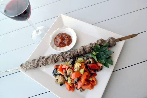 Kebab Skewer Side Dish Steamed Vegetables Glass Red Wine — Stock Photo, Image