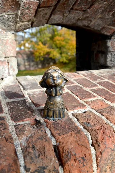 Kaliningrad Ryssland Oktober 2021 Skulpturen Mamma Homlin Står Kryphålet Wrangeltornet — Stockfoto