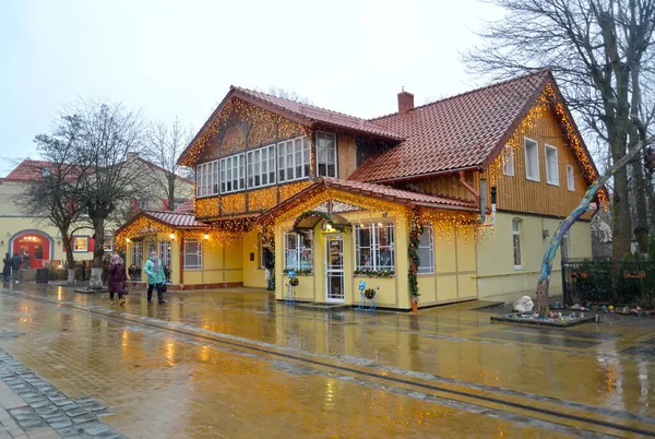 Zelenogradsk Ryssland Januari 2021 Nyårsbelysning Den Gamla Byggnaden Kurortny Prospekt — Stockfoto