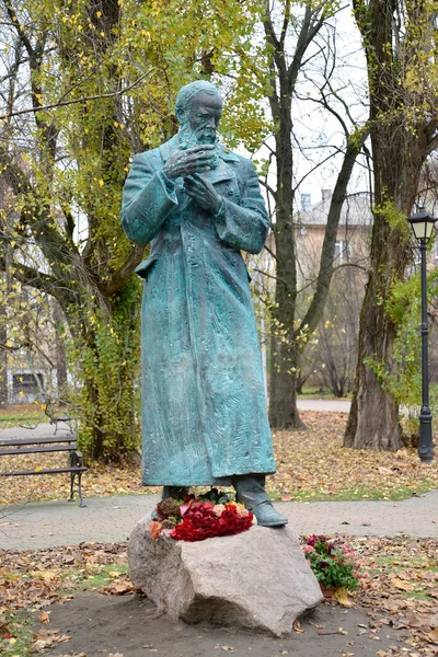 Kalininingrad Rússia Novembro 2021 Monumento Escritor Dostoiévski Parque Outono — Fotografia de Stock