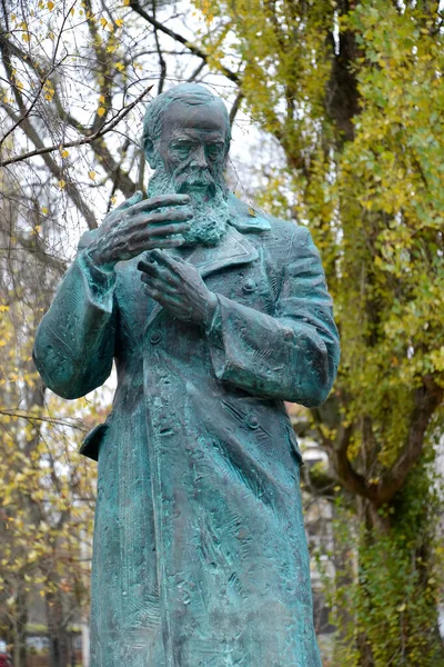Kaliningrad Russie November 2021 Fragment Van Sculptuur Van Schrijver Dostoevsky — Stockfoto