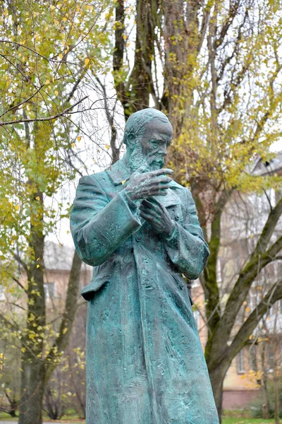 Kaliningrad Russien November 2021 Fragment Författaren Skulptur Dostojevskij Höstparken — Stockfoto