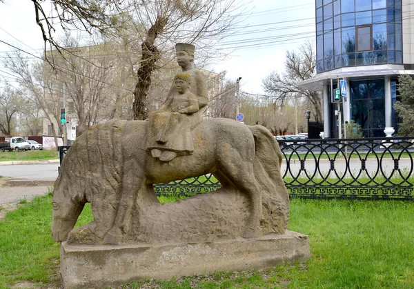 Elista Rusia Abril 2017 Escultura Ciudad Fuente Kalmykia — Foto de Stock