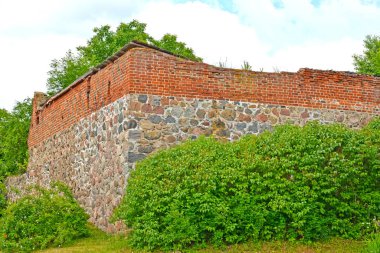 Friedland Kalesi 'nin (14. yüzyıl) köşesi. Pravdinsk, Kaliningrad bölgesi
