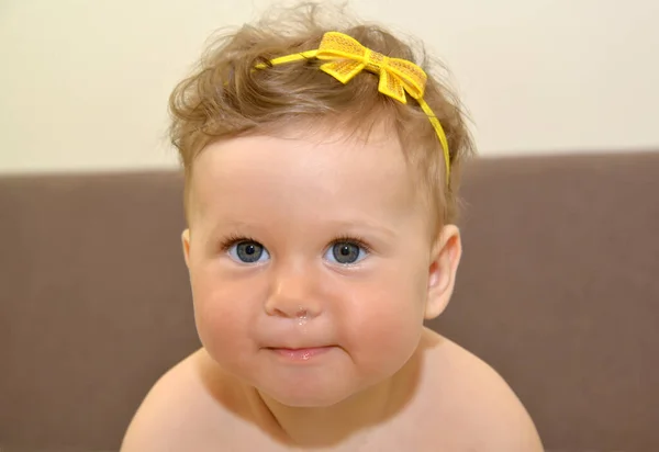Retrato Una Niña Ocho Meses Con Secreción Nasal — Foto de Stock