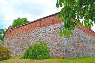 Friedland Kalesi 'nin (14. yüzyıl) köşesi. Pravdinsk, Kaliningrad bölgesi