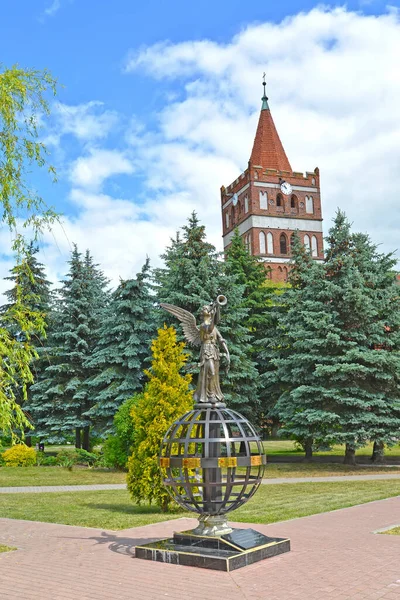 Pravdinsk Ryssland Juni 2015 Minnesskylt Fredens Ängel Parken Mot Bakgrund — Stockfoto