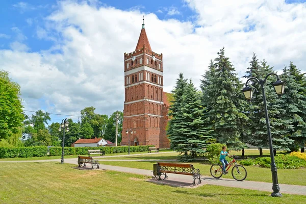 Pravdinsk Rusko Června 2015 Pohled Zvonici Kostela Friedland Náměstí Kaliningradská — Stock fotografie