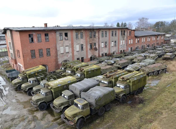 Склад Выведенной Эксплуатации Военной Техники Территории Заброшенной Воинской Части — стоковое фото