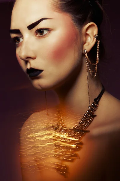 Mujer barroca con accesorios dorados —  Fotos de Stock