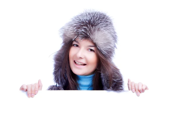 Sonriente mujer de invierno mantenga la bandera — Foto de Stock