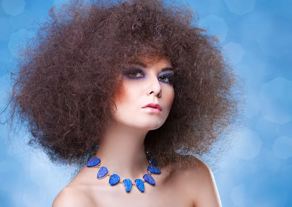 Curly hair and blue make-up — Stock Photo, Image