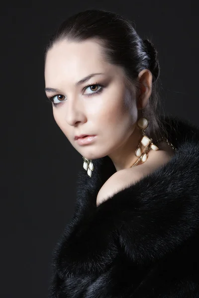 Portrait of woman in fur coat — Stock Photo, Image