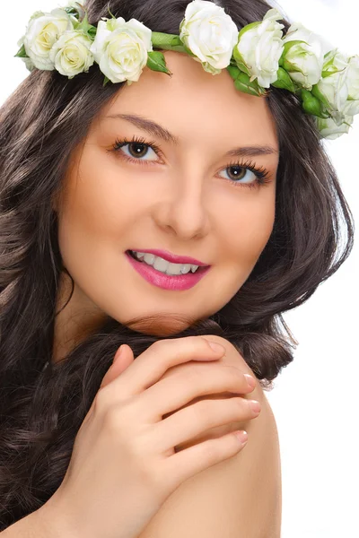 Ομορφιά χαμόγελο γυναίκα με λουλούδι απομονωθεί — Φωτογραφία Αρχείου