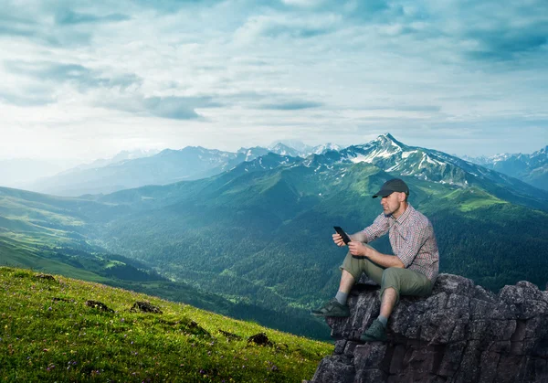 Man aan het werk buitenshuis — Stockfoto