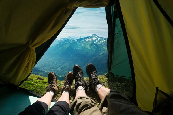 Casal acampar — Fotografia de Stock