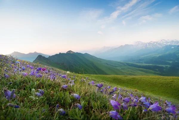 Răsărit în munți — Fotografie, imagine de stoc