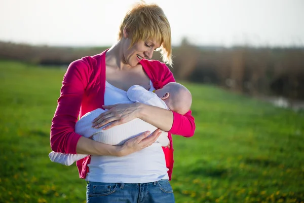 Mère avec bébé — Photo