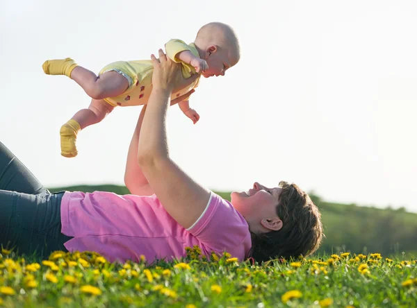 Moeder met baby — Stockfoto