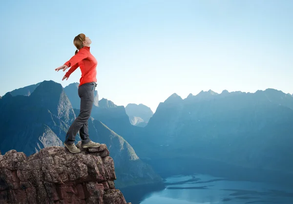 Woman hiking — Stock Photo, Image