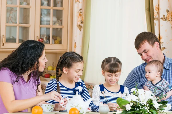 Familia feliz — Foto de Stock