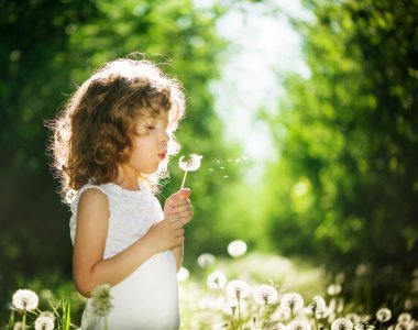 Dandelions ile çocuk