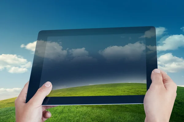 Tablet-pc met de natuur — Stockfoto