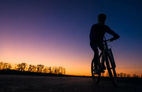 Silhouette of biker — Stock Photo, Image