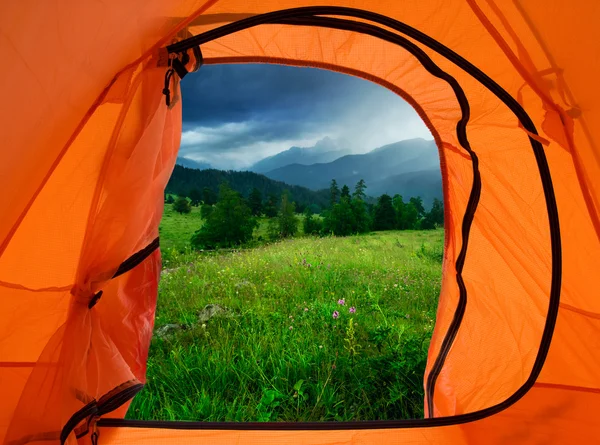 Acampamento em montanhas — Fotografia de Stock