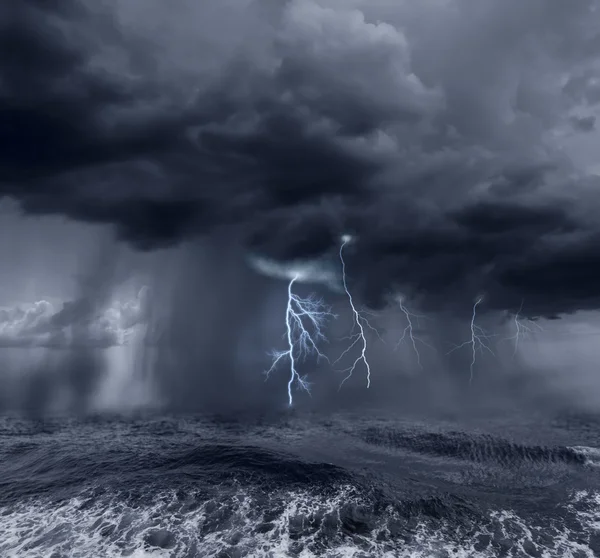 Oceano tempestuoso — Fotografia de Stock