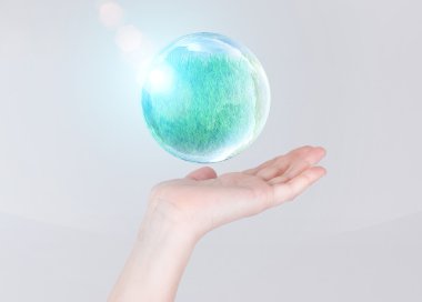 cam balon içinde çimen