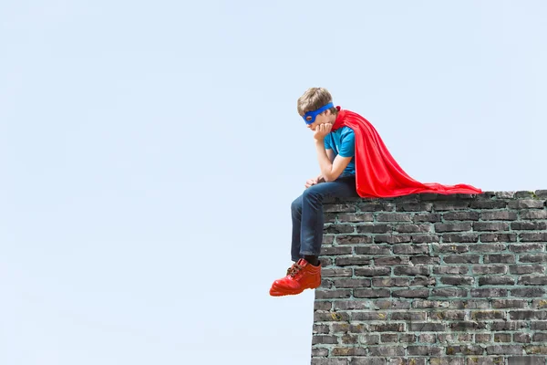 Un garçon super héros — Photo