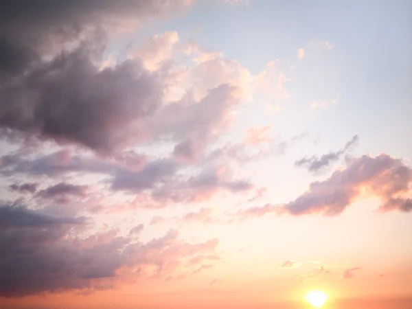ดวงอาทิตย์ตกเมฆ — ภาพถ่ายสต็อก